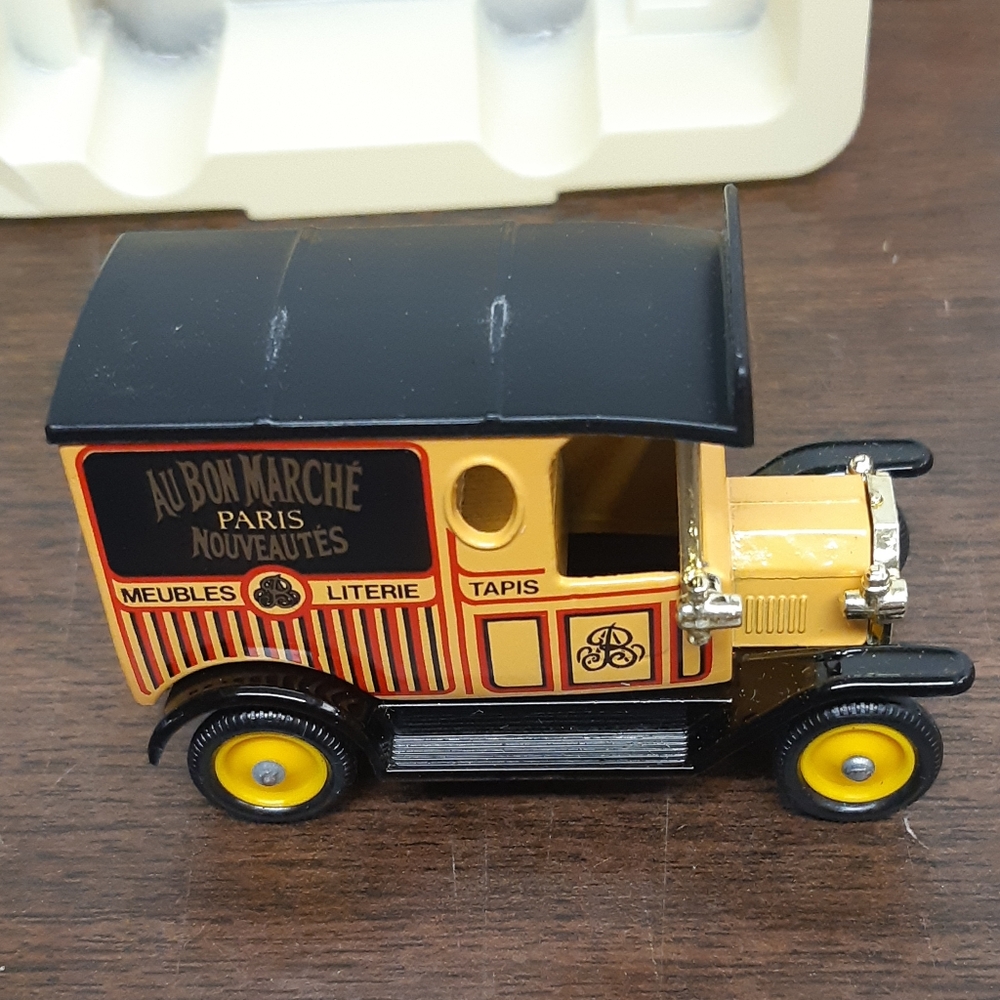Lledo Days Gone Model T Ford Van AU BON MARCHÉ. R17. 1/64 diecast
